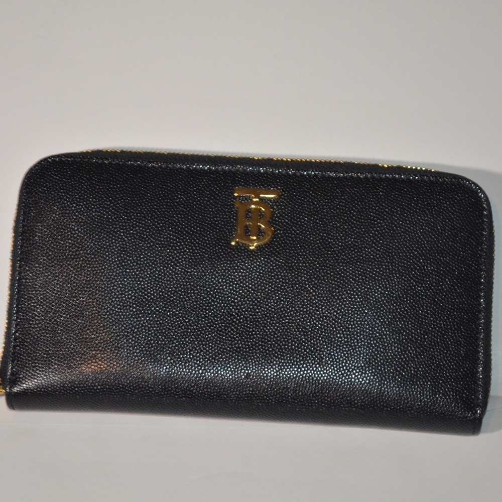 NWT $630 Burberry Women's Monogram Motif Grainy Leather Wallet in Black